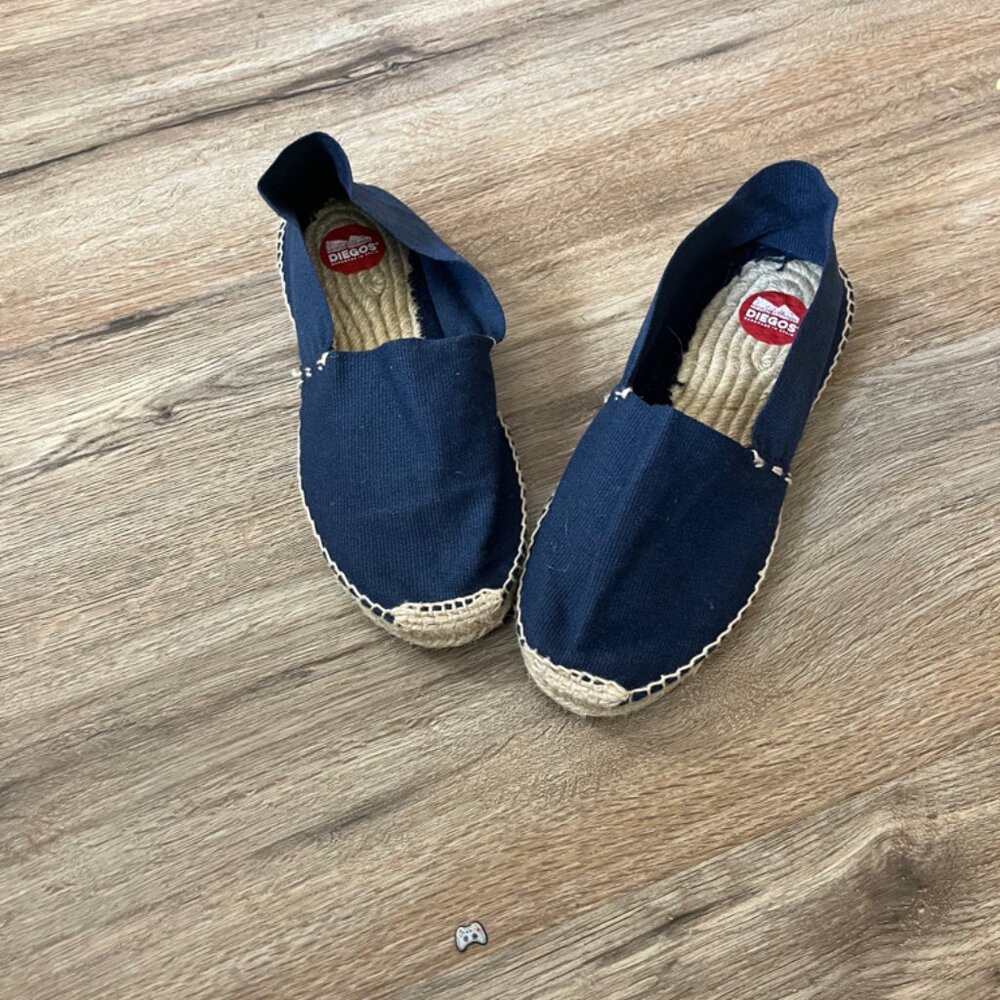 Diegos Navy Blue White Stitching Espadrilles NWT